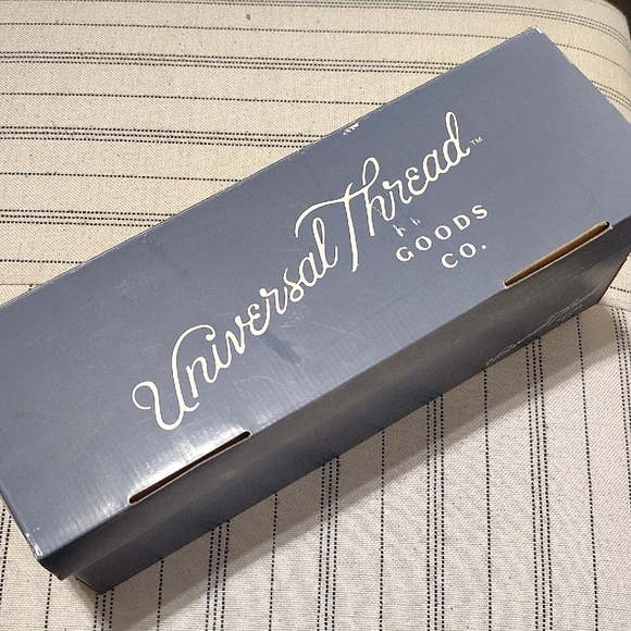 New Universal Thread Nesryn Gold Seashell Accent Sandals In White Size Women's 9 - Picture 8 of 8